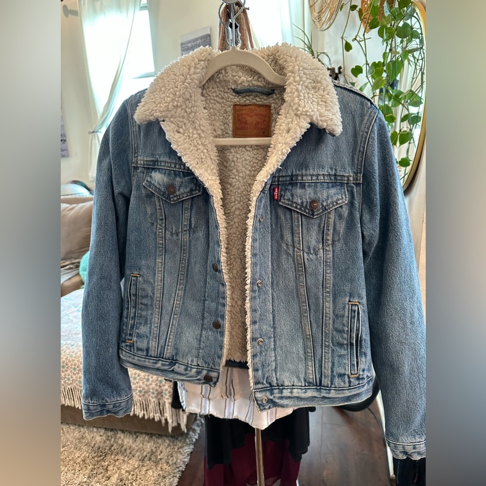Levi’s Sherpa lined denim jacket SZ M